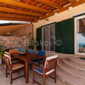 Najam, prekrasna kuća, Mirca, otok Brač, prvi red uz more