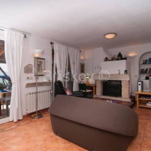 Najam, prekrasna kuća, Mirca, otok Brač, prvi red uz more