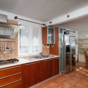 Najam, prekrasna kuća, Mirca, otok Brač, prvi red uz more