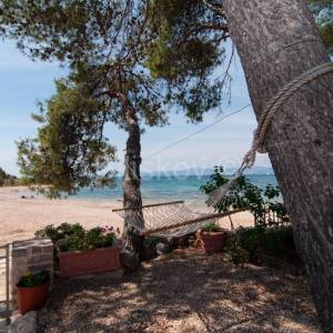 Najam, prekrasna kuća, Mirca, otok Brač, prvi red uz more