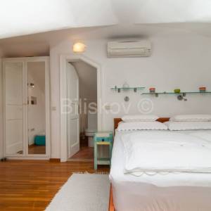 Najam, prekrasna kuća, Mirca, otok Brač, prvi red uz more