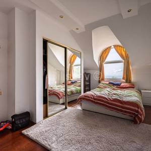 Najam, Šestinski vrh, šesterosoban dvoetažni stan, garaža