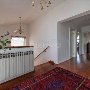 Najam, Šestinski vrh, šesterosoban dvoetažni stan, garaža