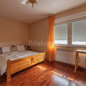 Najam, Šestinski vrh, šesterosoban dvoetažni stan, garaža