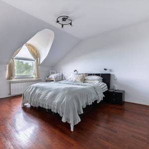 Najam, Šestinski vrh, šesterosoban dvoetažni stan, garaža