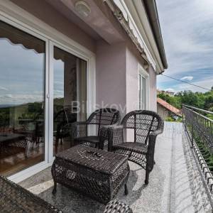 Najam, Šestinski vrh, šesterosoban dvoetažni stan, garaža