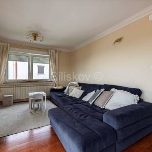 Najam, Šestinski vrh, šesterosoban dvoetažni stan, garaža