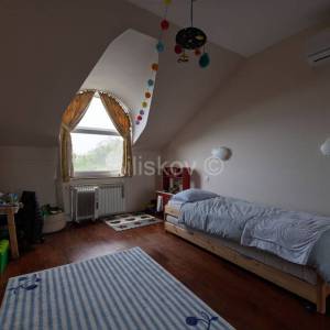 Najam, Šestinski vrh, šesterosoban dvoetažni stan, garaža