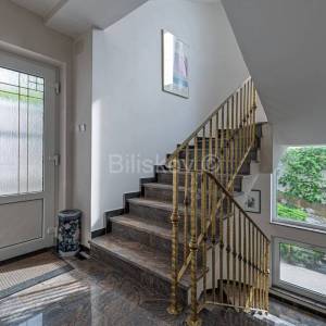 Najam, Šestinski vrh, šesterosoban dvoetažni stan, garaža