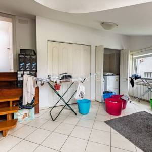 Najam, Šestinski vrh, šesterosoban dvoetažni stan, garaža