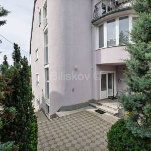 Najam, Šestinski vrh, šesterosoban dvoetažni stan, garaža