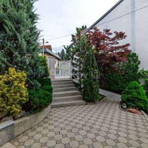 Najam, Šestinski vrh, šesterosoban dvoetažni stan, garaža