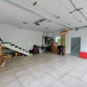 Najam, Šestinski vrh, šesterosoban dvoetažni stan, garaža