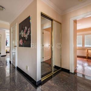 Najam, Šestinski vrh, šesterosoban dvoetažni stan, garaža