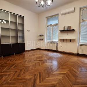 Najam, Zagreb, Centar trosoban p.p-ured 83m2, visoko prizemlje.