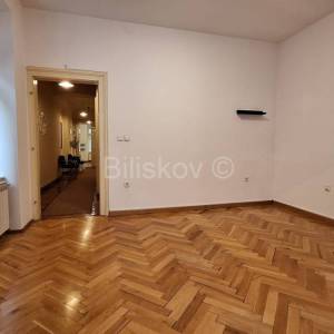 Najam, Zagreb, Centar trosoban p.p-ured 83m2, visoko prizemlje.