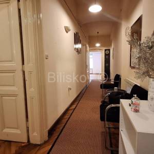 Najam, Zagreb, Centar trosoban p.p-ured 83m2, visoko prizemlje.