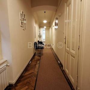 Najam, Zagreb, Centar trosoban p.p-ured 83m2, visoko prizemlje.