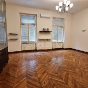 Najam, Zagreb, Centar trosoban p.p-ured 83m2, visoko prizemlje.