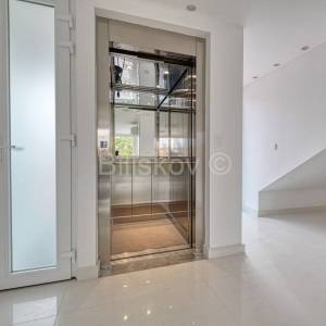 Najam, Zagreb, Gornji grad, obiteljska kuća, bazen