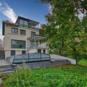 Najam, Zagreb, Gornji grad, obiteljska kuća, bazen