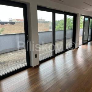 Najam,Centar,Britanac,poslovni prostor 110m2,na 2katu zg.građene 2010