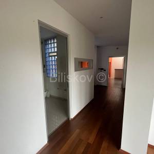 Najam,Centar,Britanac,poslovni prostor 110m2,na 2katu zg.građene 2010