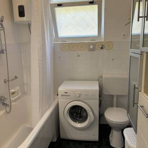 Najam:Opatija-Ičići,2-sobni stan na prvom katu kuće,104m2,200m od mora