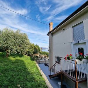 Najam:Opatija-Ičići,2-sobni stan na prvom katu kuće,104m2,200m od mora