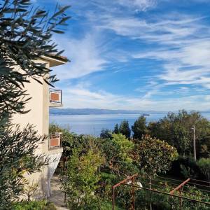 Najam:Opatija-Ičići,2-sobni stan na prvom katu kuće,104m2,200m od mora