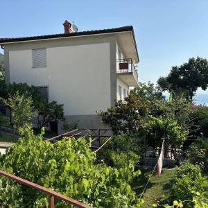 Najam:Opatija-Ičići,2-sobni stan na prvom katu kuće,104m2,200m od mora