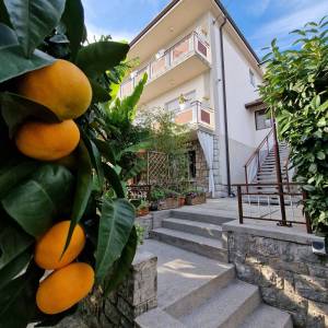 Najam:Opatija-Ičići,2-sobni stan na prvom katu kuće,104m2,200m od mora