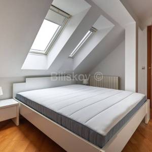 Najam,Zagreb,Maksimir trosoban stan u kući 71,87m2 na drugom katu.