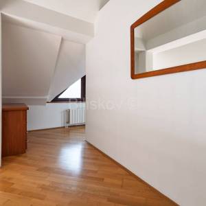 Najam,Zagreb,Maksimir trosoban stan u kući 71,87m2 na drugom katu.