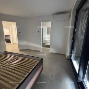 Namješten stan s 4 spavaće sobe, vrtom i bazenom, 350 m od mora