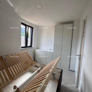 Namješten stan s 4 spavaće sobe, vrtom i bazenom, 350 m od mora