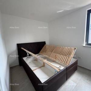 Namješten stan s 4 spavaće sobe, vrtom i bazenom, 350 m od mora