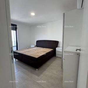 Namješten stan s 4 spavaće sobe, vrtom i bazenom, 350 m od mora