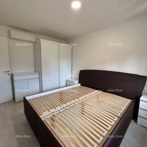 Namješten stan s 4 spavaće sobe, vrtom i bazenom, 350 m od mora