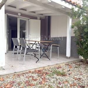 Njivice, dvojna kuća s dva apartmana, prilika!