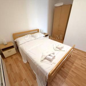 Njivice, dvojna kuća s dva apartmana, prilika!