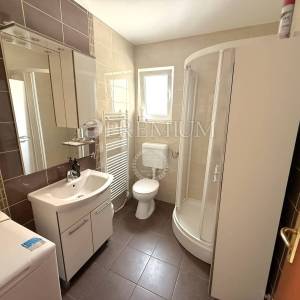 Njivice, dvojna kuća s dva apartmana, prilika!