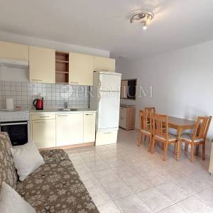 Njivice, dvojna kuća s dva apartmana, prilika!