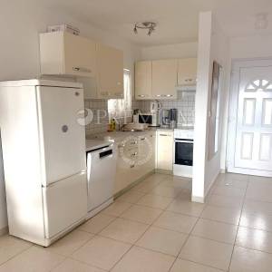 Njivice, dvojna kuća s dva apartmana, prilika!