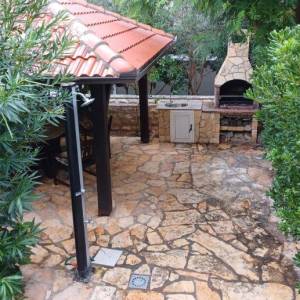 Novalja, apartman, visoko prizemlje 62m2+kućni vrt, 150m do plaže