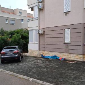 Novalja, apartman, visoko prizemlje 62m2+kućni vrt, 150m do plaže