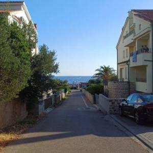 Novalja, apartman, visoko prizemlje 62m2+kućni vrt, 150m do plaže