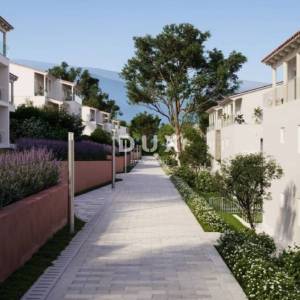 NOVI VINODOLSKI – stan od 54m² u ekskluzivnom resortu, prvi red do mora s privatnom plažom