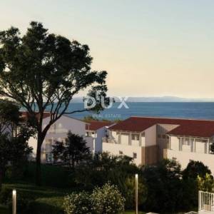 NOVI VINODOLSKI – stan od 59m² u ekskluzivnom resortu, prvi red do mora s privatnom plažom