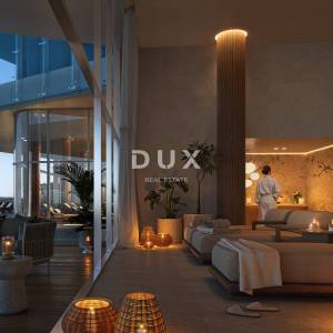 NOVI VINODOLSKI – stan od 61m² u ekskluzivnom resortu, prvi red do mora s privatnom plažom